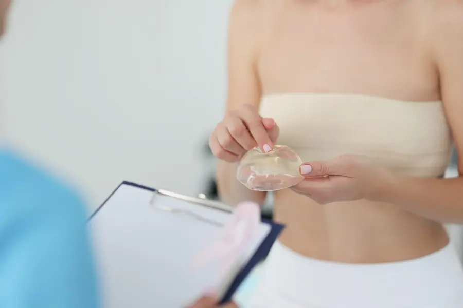 Cos’è la mastoplastica additiva?