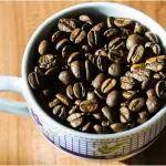 Le caratteristiche del caffè italiano: la tostatura intensa